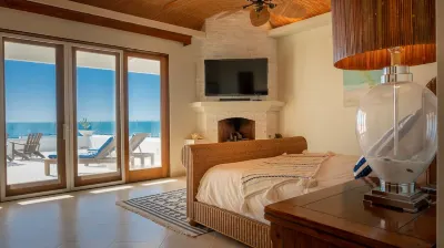 A Hidden Paradise: Spacious Beachfront Oasis - Perfect for Families and Retreats Hotels in 