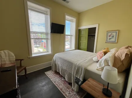 Comfy loft with views of Ashtabula River! In the center of Bridge Street!