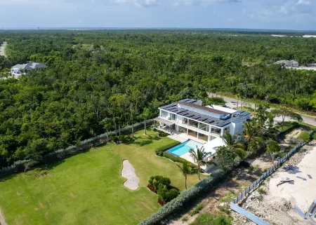 Family Friendly Villa inside Punta Cana Resort&Club with maid included!