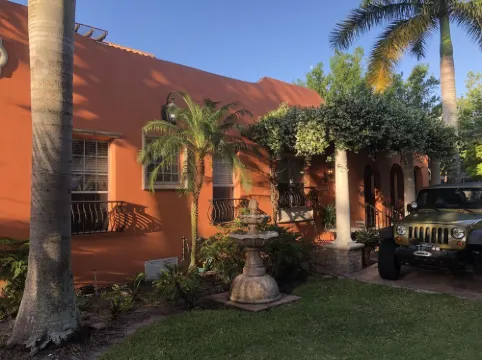 Downtown,Italian Villa For Two,Resort Style.5 minutes to Siesta-Lido.