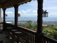 Luxury Retreat High Above the Crowd