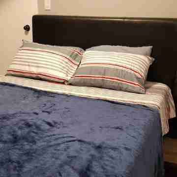 Pleasant 1 Bedroom Private Suite in the Meadows Rooms