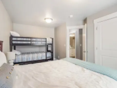 Lots of extras! Pickleball, corn hole, ping pong table, beach toys! Hotels in Rich County