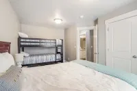 Lots of extras! Pickleball, corn hole, ping pong table, beach toys!