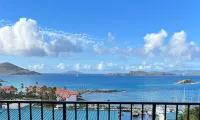 Ocean View Retreat.. Walk to Sapphire Beach!