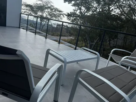 Ocean View Villa at Cerromar, El Sunzal near El Tunco Отели рядом с достопримечательностью «El Tunco»