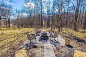 Secluded Cabin in the woods w/ Hot tub & Fire Pit near French Lick, IN