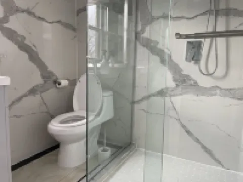 Bright & refreshing Port Credit apartment - 4 mins to the lake!