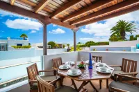PURE LUXURY 4 Bedroom 5 bathroom Villa With  Heated pool, Aircon and Hot Tub
