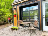 Beautiful  1-bedroom Cottage on Shawanaga Lake Hotels in Parry Sound District