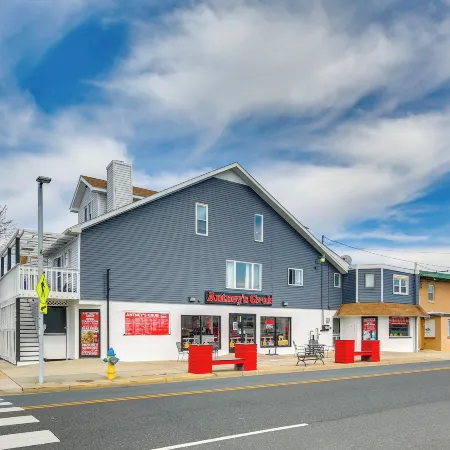 Walk to Convention Center & Boardwalk! Family Apt