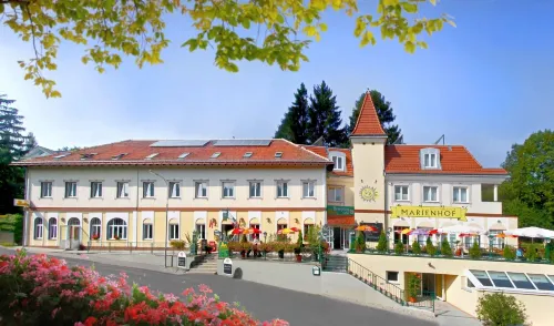 Hotel-Restaurant Marienhof - Pools