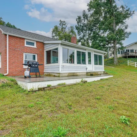 Webster Lake Home w/ Patio ~ 3 Mi to Town!