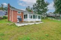 Webster Lake Home w/ Patio ~ 3 Mi to Town! - 2-Star