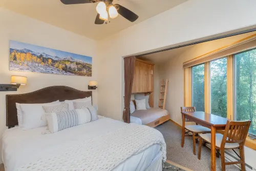 Charming Studio w Kitchenette, Hot Tub Near River Condo