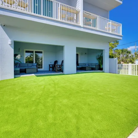 Walk to Beach! Waterfront Hudson Townhome