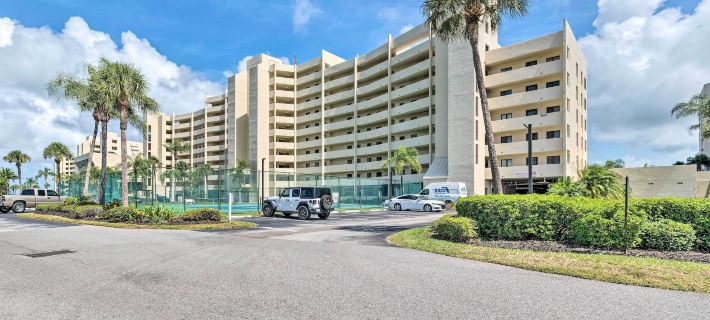 Gulf-View Balcony & Pool Access: Hudson Retreat Hotels in Pasco County