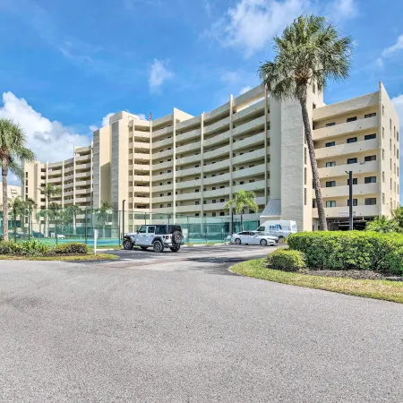 Gulf-View Balcony & Pool Access: Hudson Retreat