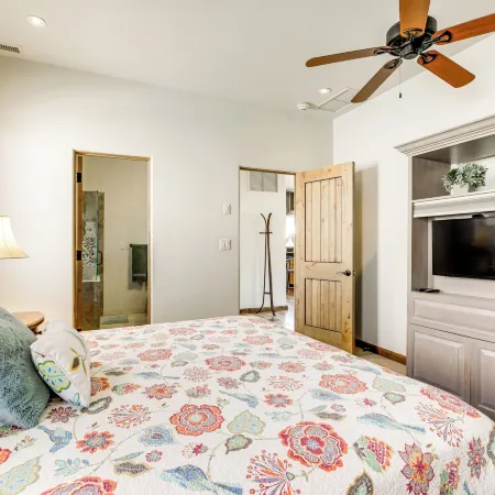 Walkable Apt in Carbondale: 'luxury Artist's Loft'