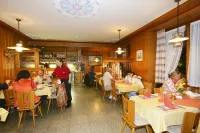 Hotel Oberland - breakfast