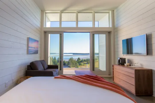 Quarterdeck Beachside Villas & Lofts Hotel a 