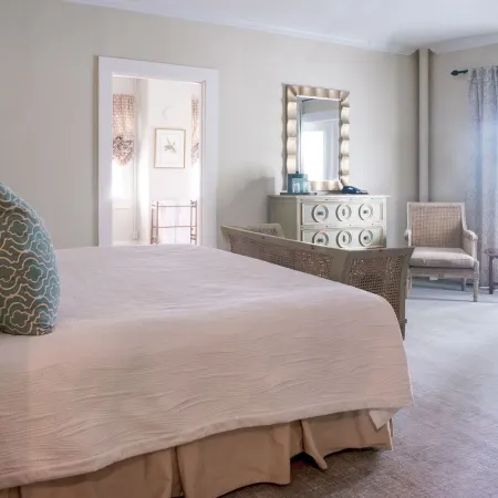 Carriage House Inn
