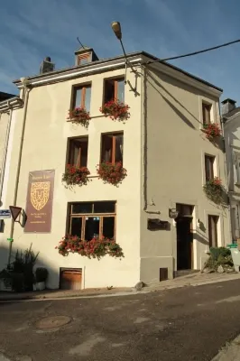 Golden Lion Hotels in Bouillon