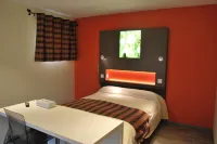 Logis Hôtel & Restaurant les Perce-Neige Luisans 호텔
