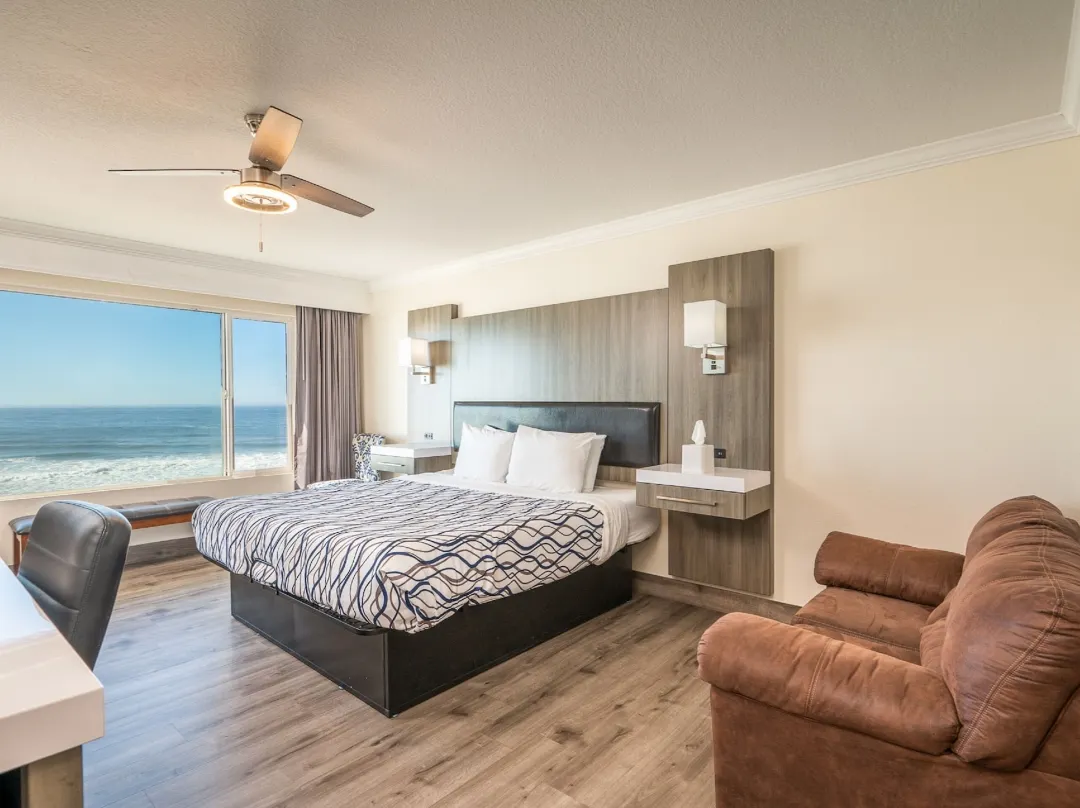 Sailor Jack Oceanfront Motel - Lincoln City, OR