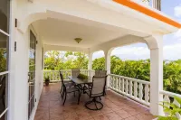 The Vintage Sanctuary - 3 mins drive to the beach!