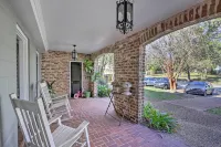 Central Thomasville Condo - Walk to Broad St! - 3-نجوم