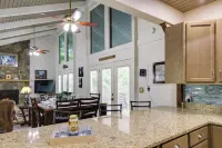 Deck and Stunning Mountain Views Gatlinburg Home! - spa
