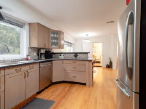 Spacious & Modern by the Beach ~ King & Queen Beds โรงแรมในไวท์ร็อค