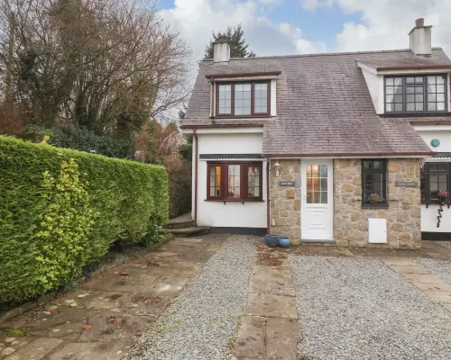 Craig Mawr Hotels in Llanfair-Mathafarn-Eithaf