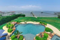 Private Dock and Pier Luxe Villa on Galveston Bay! - 3-stjärniga
