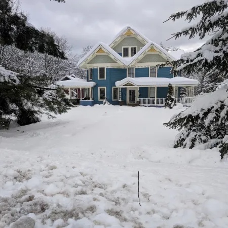 Meadowood Inn
