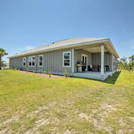 Port St Joe 'Mermaid Cove' Getaway w/ Patio!