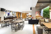 Yellow Star Ambarukmo Hotel - Breakfast