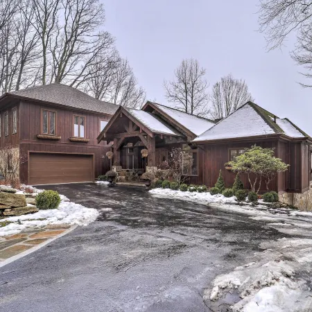 2 Mi to Slopes: Luxe Beech Mtn Cabin w/ Hot Tub