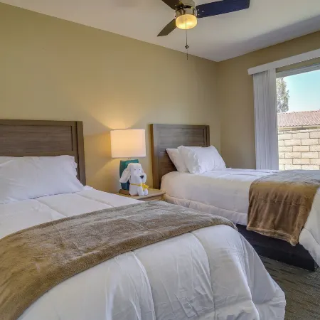 Summer Desert Oasis! Pool, Patio & Fast Wifi