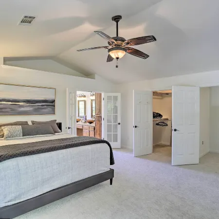 Redding Getaway w/ Hot Tub & Outdoor Kitchen!