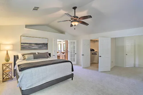 Redding Getaway w/ Hot Tub & Outdoor Kitchen! - 3-نجوم