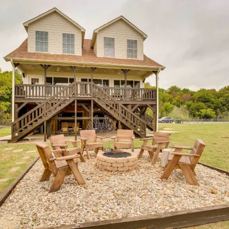 Lake Granbury Fishing Escape w/ Dock & Kayaks!