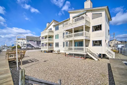 Condo w/ Bay Views ~ 5 Mi to Atlantic City! - parking