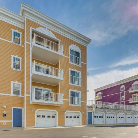 Idyllic New Buffalo Condo Walk to Beach and Shops!