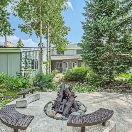 13 Liftside 3 Bedroom Townhouse by RedAwning