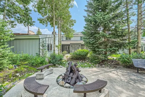 13 Liftside 3 Bedroom Townhouse by RedAwning