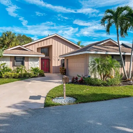 Jupiter Inlet Village House W/Pool - Walk to the Beach, Inlet, Pelican Club