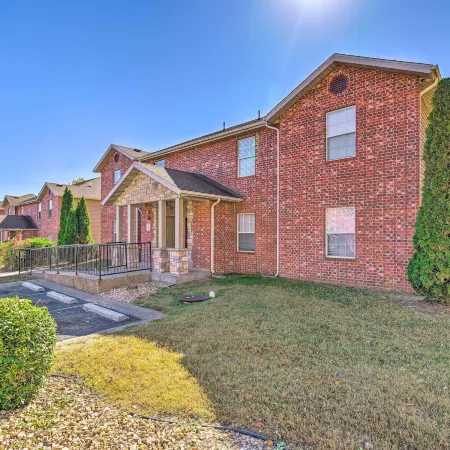 Branson Condo w/ Balcony: Near Silver Dollar City