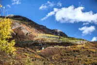 'Marble Hideaway' Cabin w/ Mountain Views + Deck! - Lemmikkieläimet sallittu